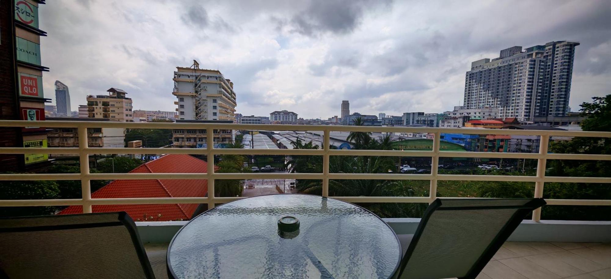 Condo Express View Talay 6 Pattaya Exterior photo